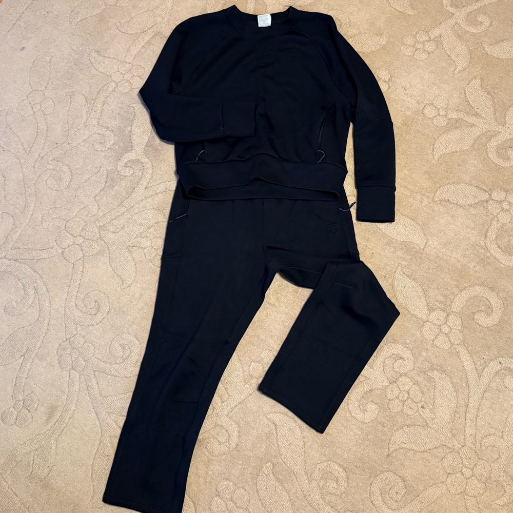 SET Champion Straight leg sweatpants and crew neck